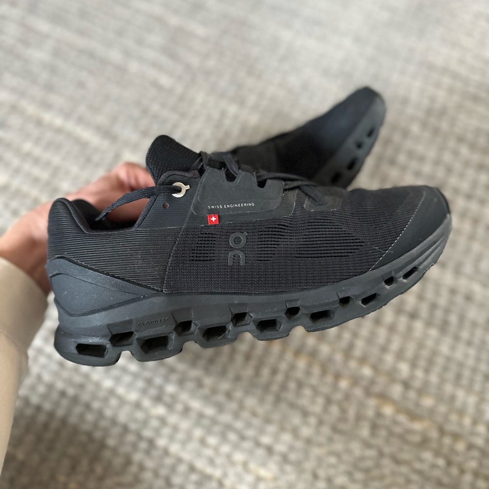 On Cloudstratus Running Shoes Women’s Size 10.5 All Black